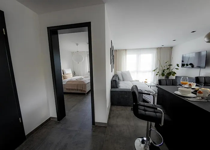 Bonnystay Und Entspannung Naehe Zentrum アパート ヘルツォーゲンアウラッハ